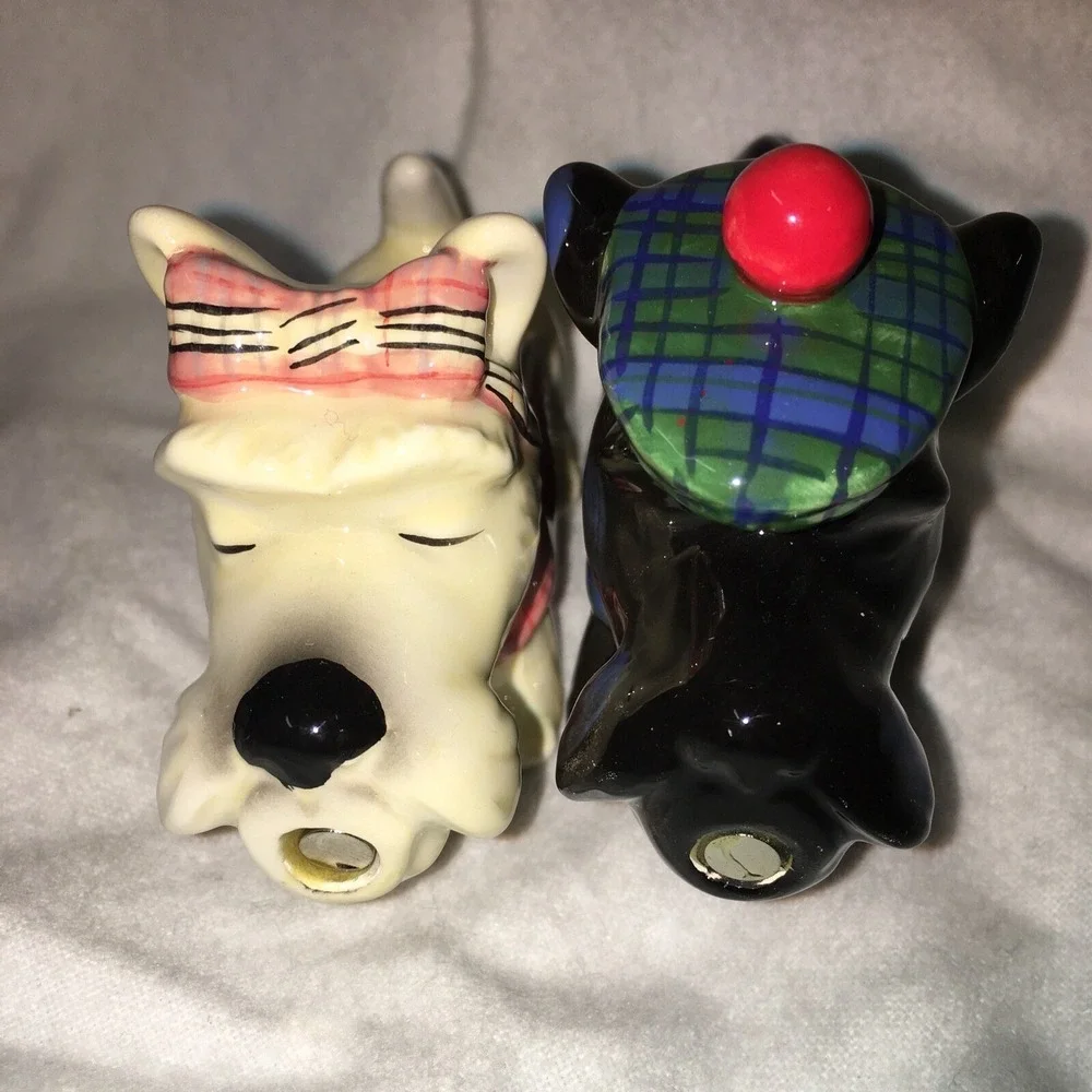 Westland Kissing 2006 Scottish Terrier Dog Magnetic‎ Salt & Pepper Shakers